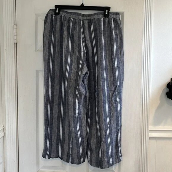 Calvin Klein Linen Cropped Pants - Picture 3 of 8